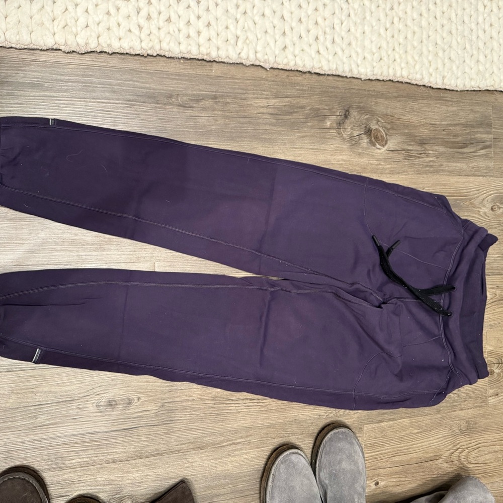 Lululemon Purple Jogger leggings.  Most likely size 4